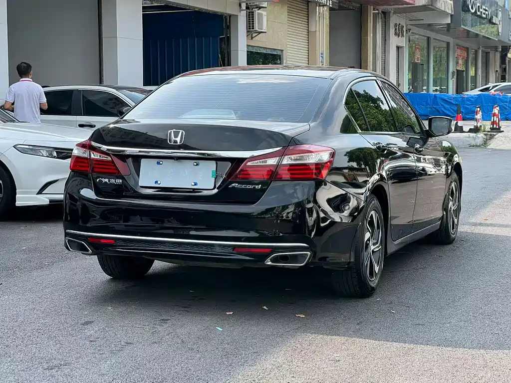 Honda Accord — миниатюра 9