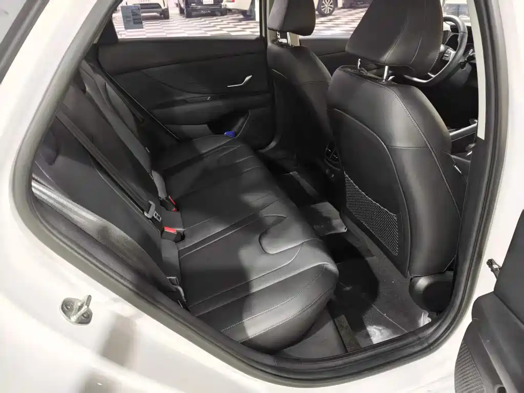 Hyundai Elantra — миниатюра 12