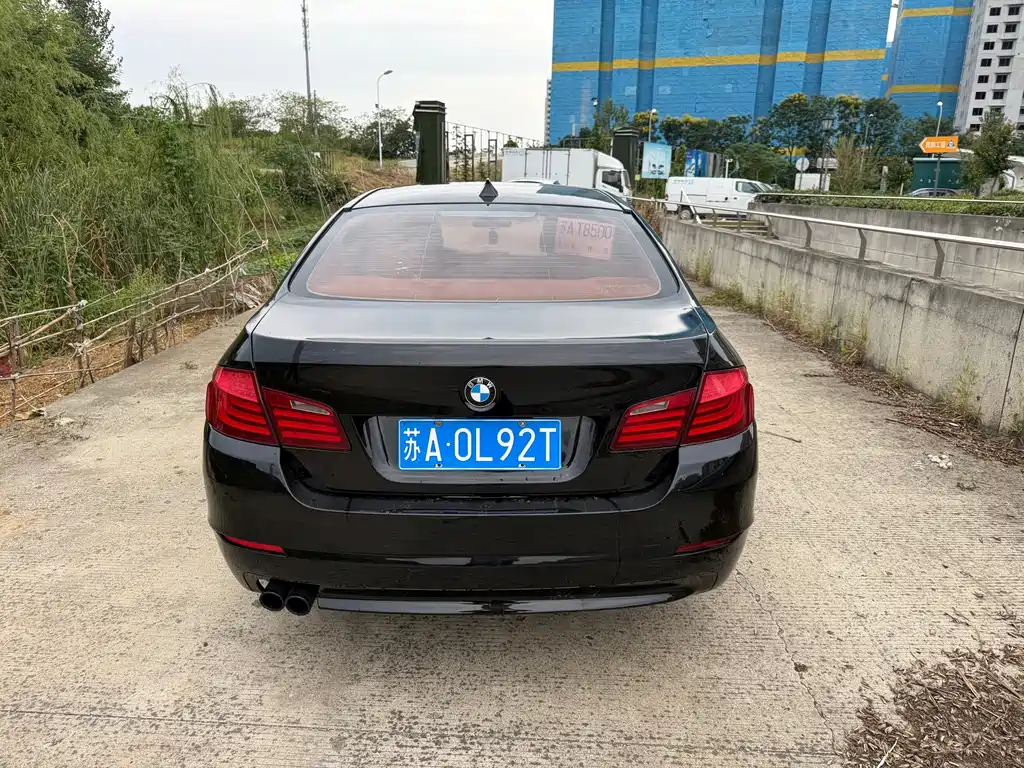 BMW 5 Series — миниатюра 7