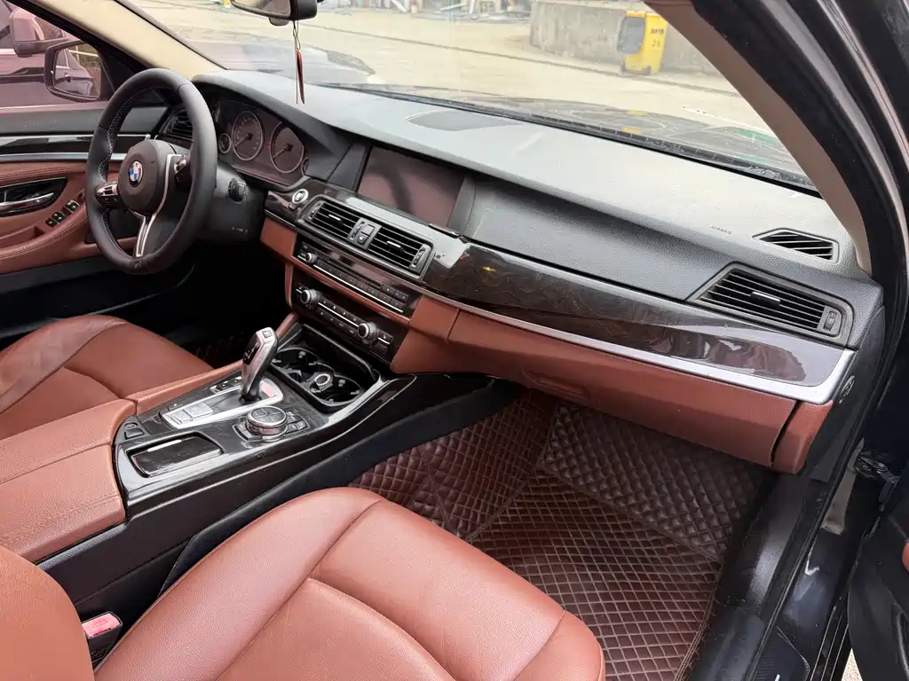 BMW 5 Series — миниатюра 12