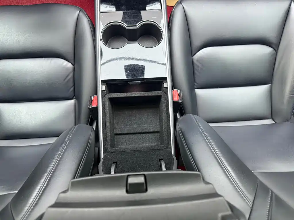 Tesla Model 3 — миниатюра 13