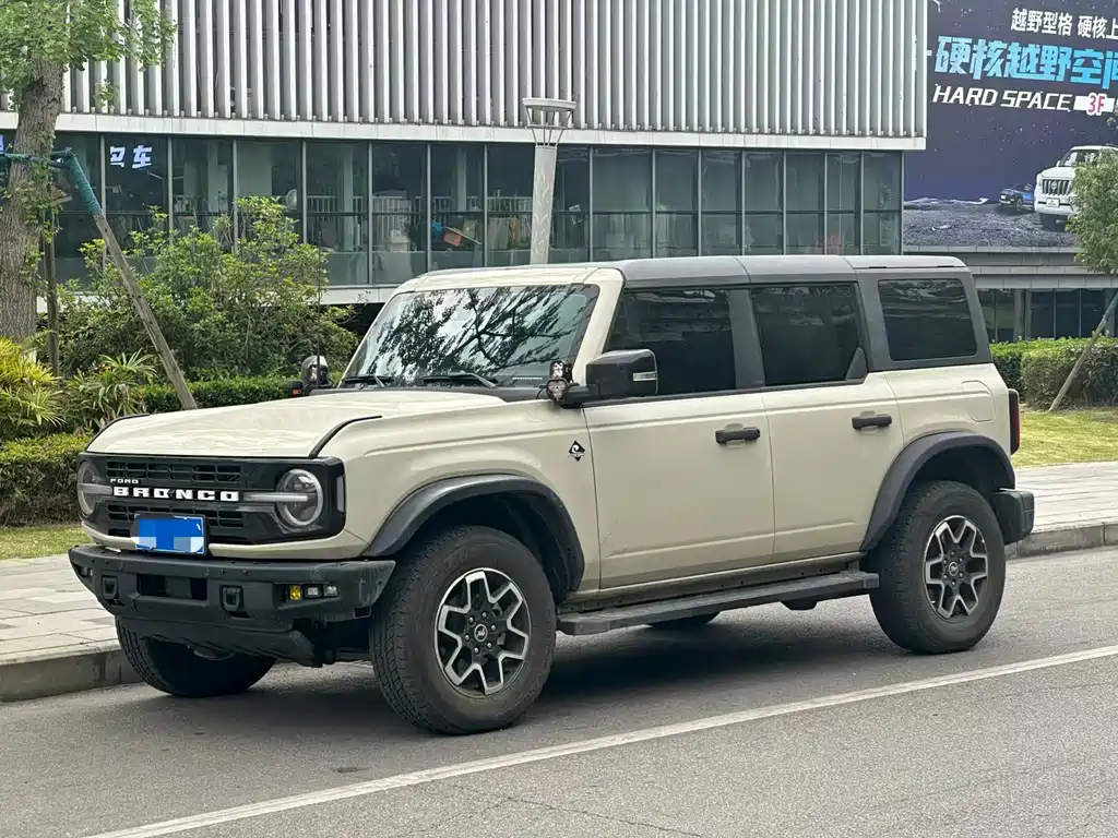 Ford Bronco 2024