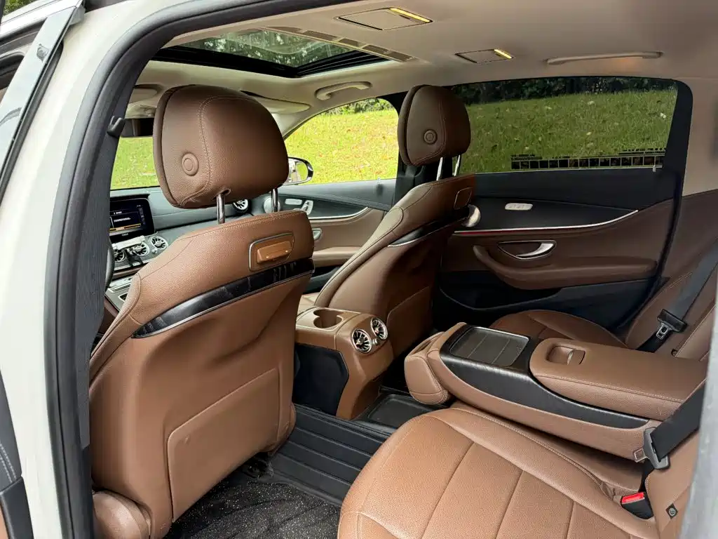 Mercedes-Benz E-Class — миниатюра 11