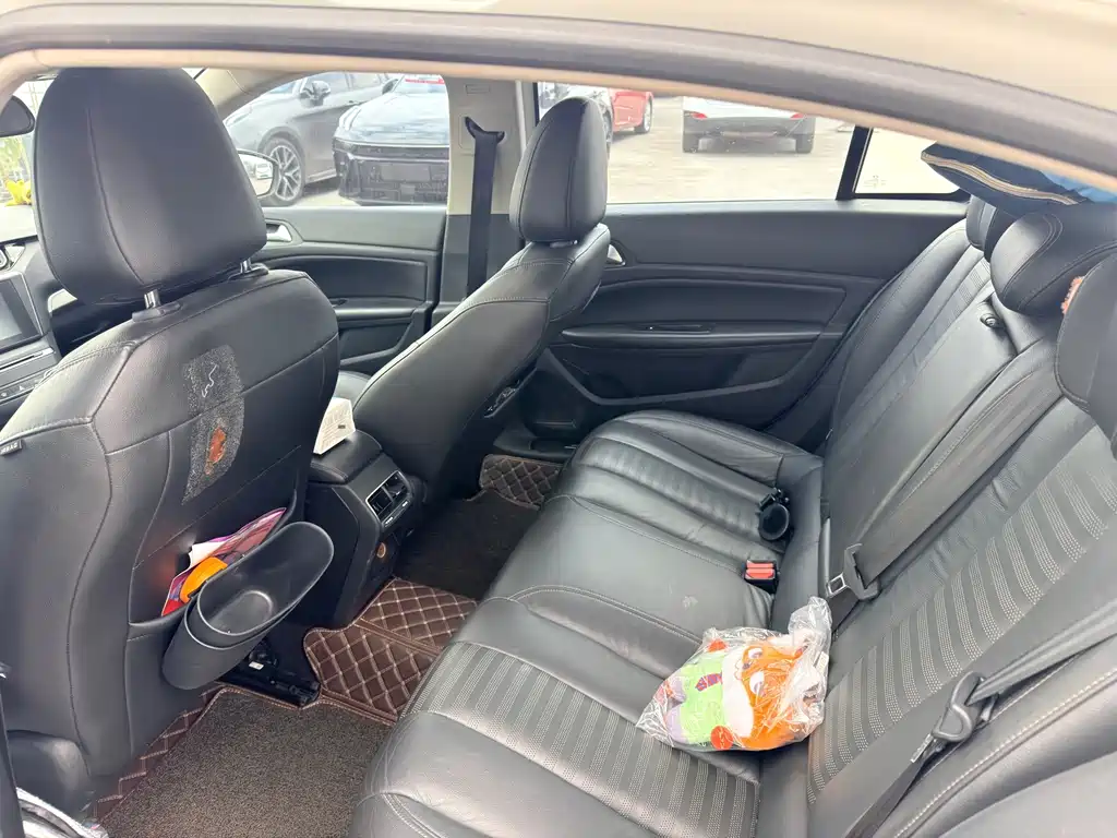 Peugeot 408 — миниатюра 9