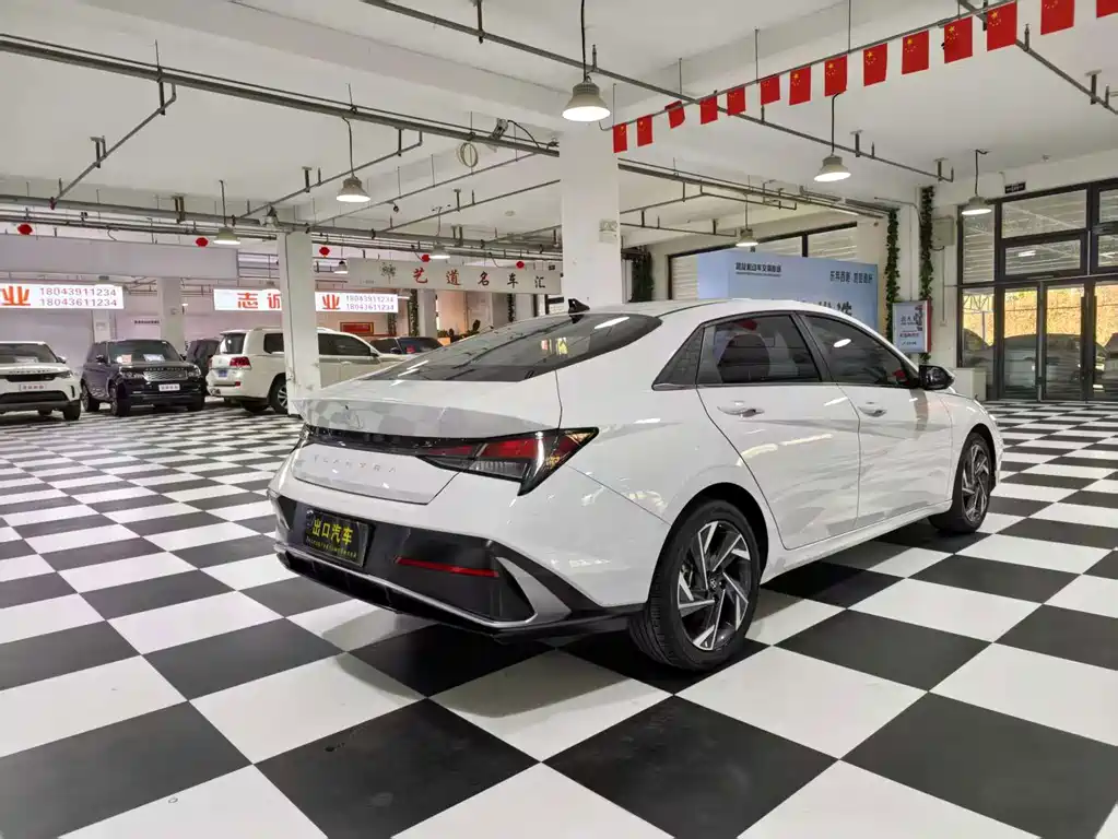 Hyundai Elantra — миниатюра 4