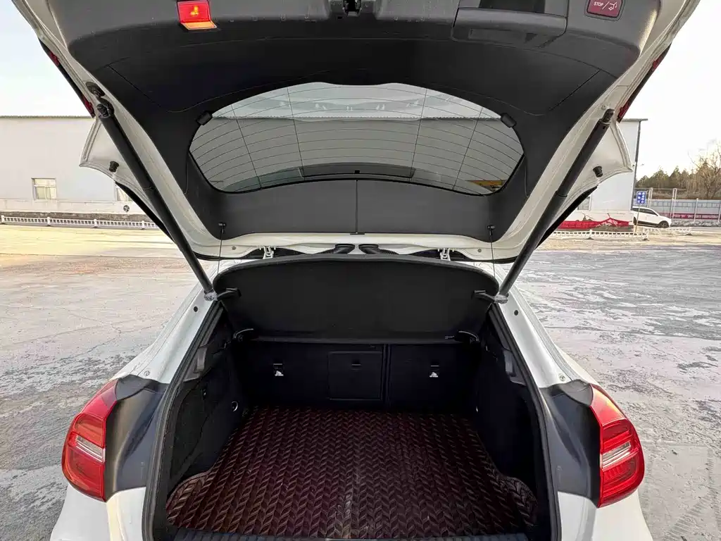 Mercedes-Benz GLA AMG — миниатюра 5