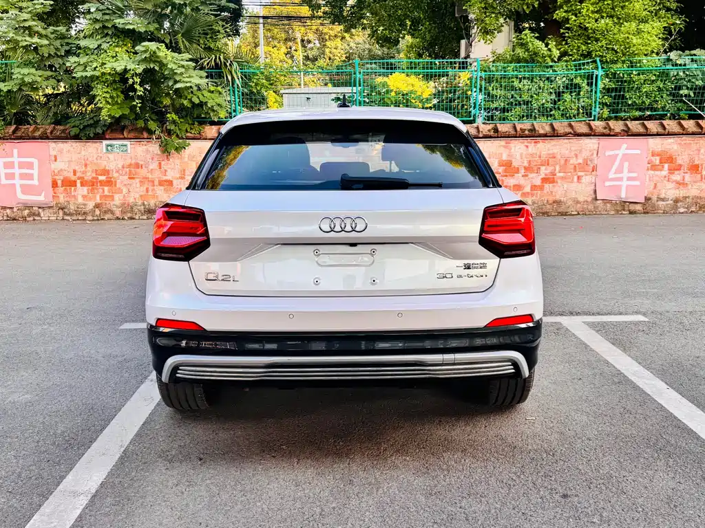 Audi Q2L e-tron — миниатюра 6