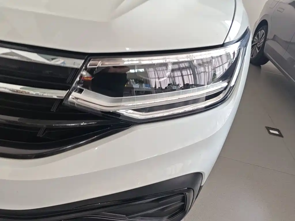 Volkswagen Tiguan L — миниатюра 24