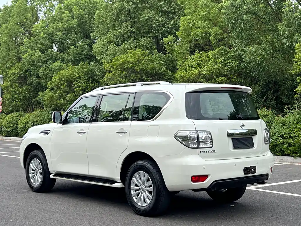 Nissan Patrol — миниатюра 4