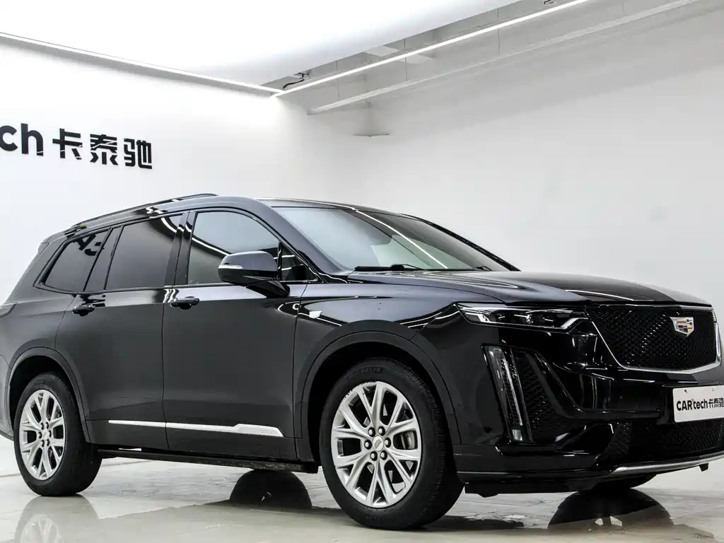 CADILLAC XT6