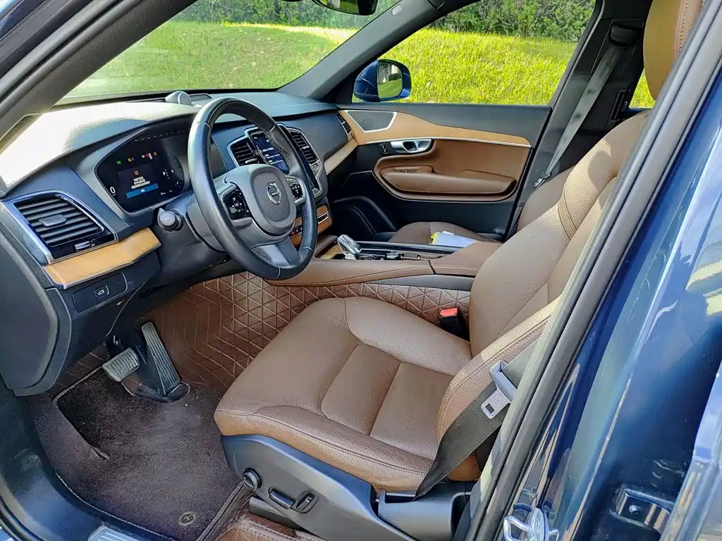 Volvo XC90 — миниатюра 7