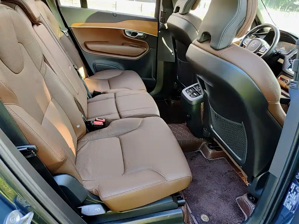 Volvo XC90 — миниатюра 11