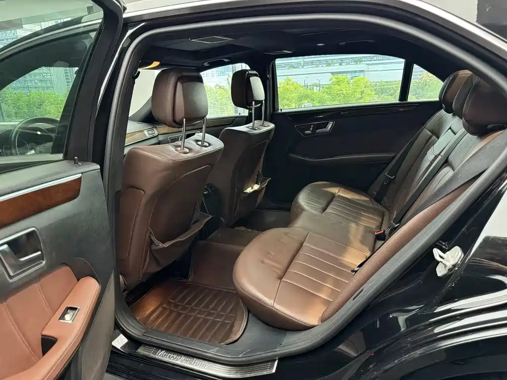 Mercedes-Benz E-Class — миниатюра 12