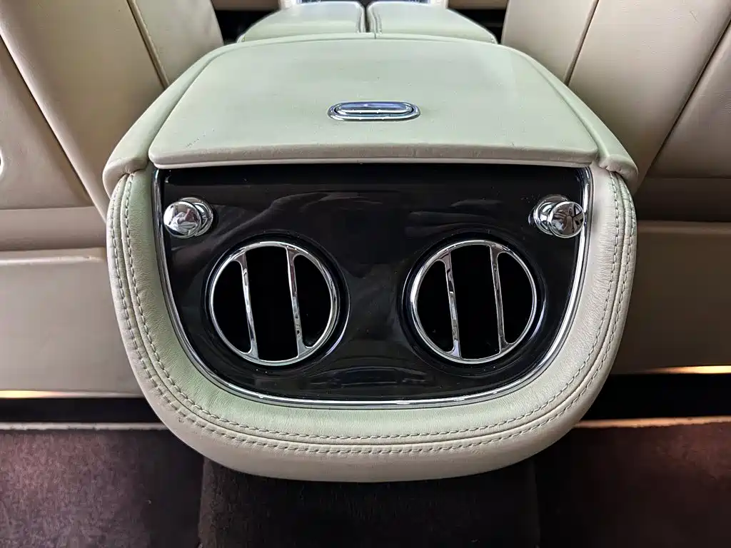 Bentley Mulsanne — миниатюра 17