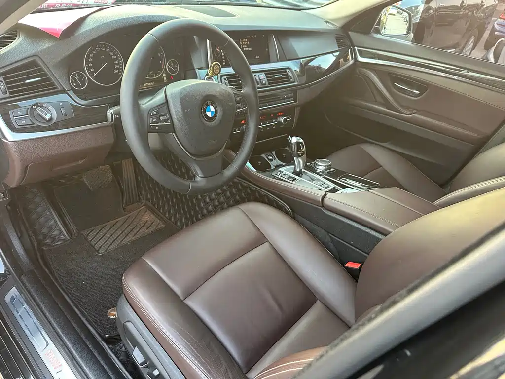 BMW 5 Series — миниатюра 4