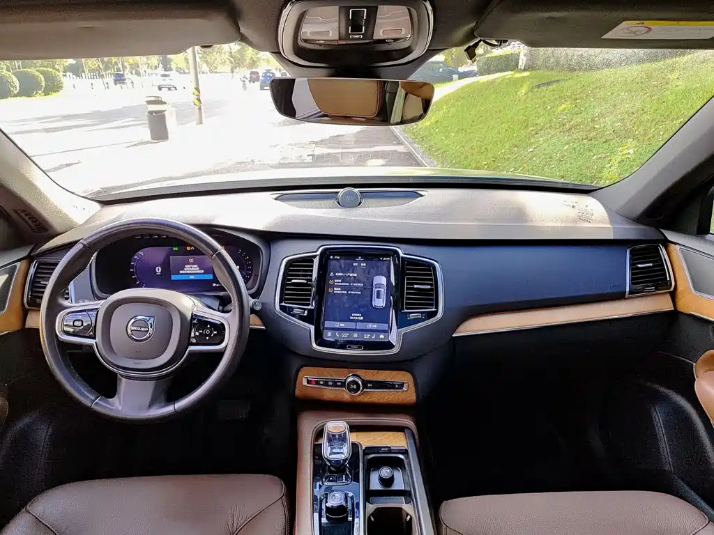 Volvo XC90 — миниатюра 10