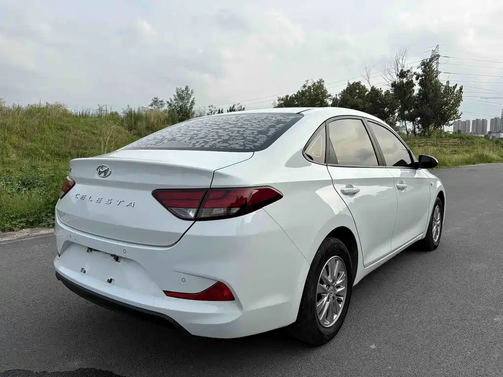 Hyundai Elantra — миниатюра 4
