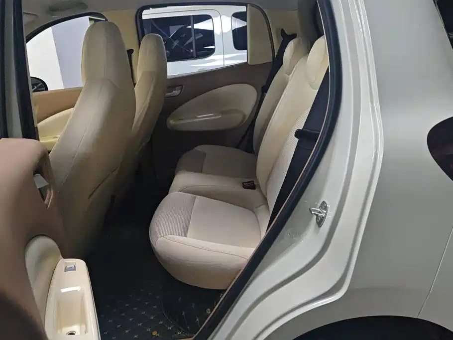 Wuling MINIEV — миниатюра 11