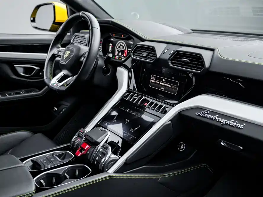 Lamborghini Urus — миниатюра 17