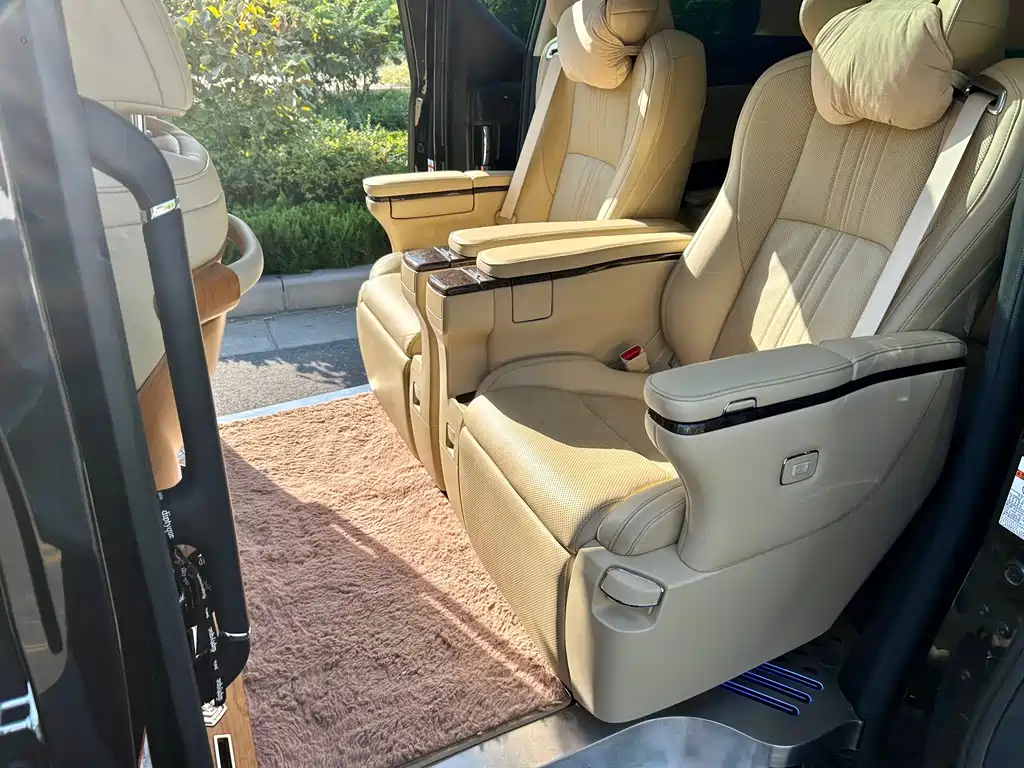 Toyota Vellfire — миниатюра 11
