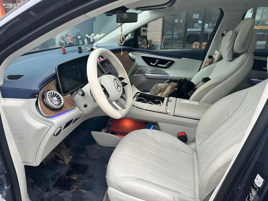 MERCEDES-BENZ EQE SUV