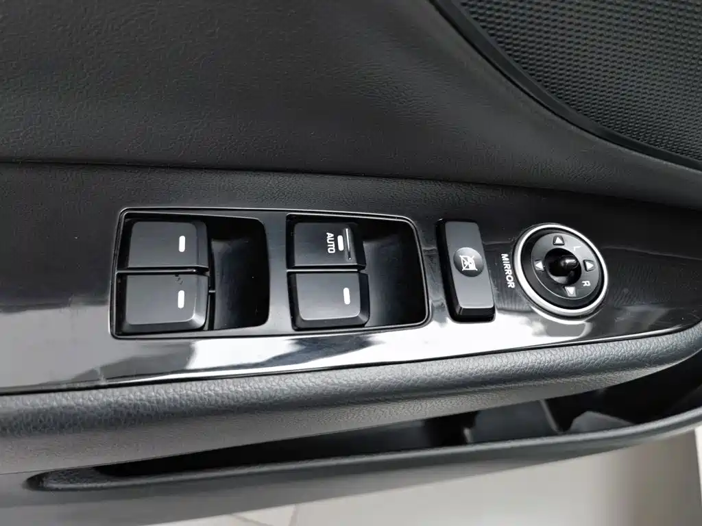 Hyundai Mistra 2017 1.8L AT GLS V