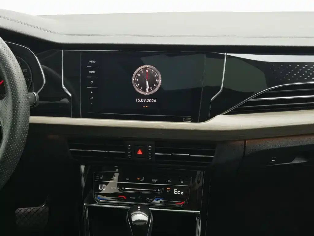 Volkswagen Passat PHEV — миниатюра 12