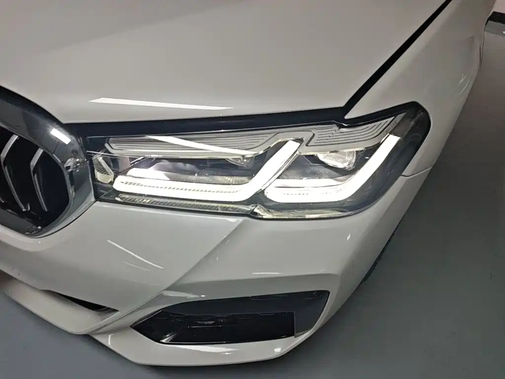 BMW 5 Series — миниатюра 24