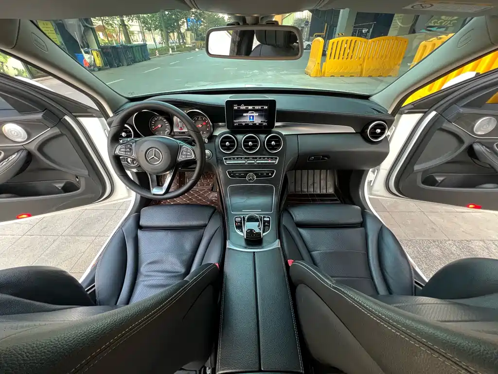 Mercedes-Benz C-Class — миниатюра 17