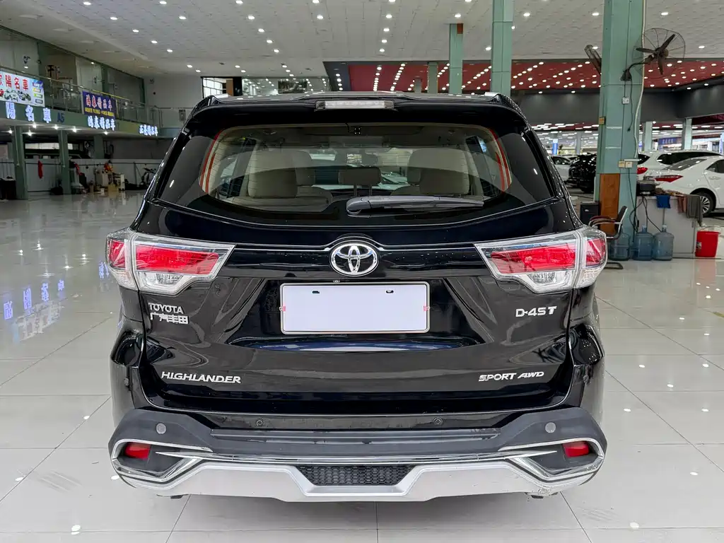 TOYOTA HIGHLANDER