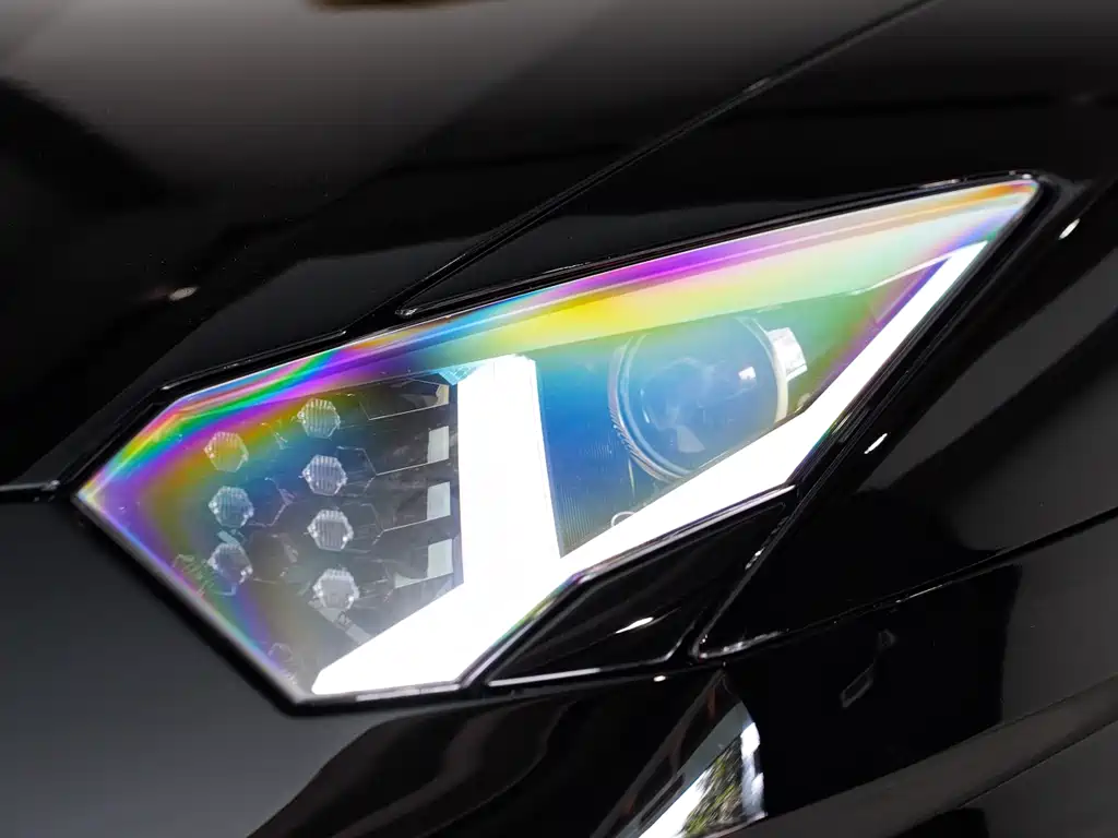 LAMBORGHINI AVENTADOR