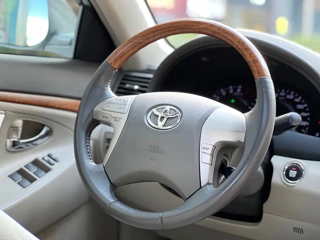 Toyota Camry — миниатюра 5