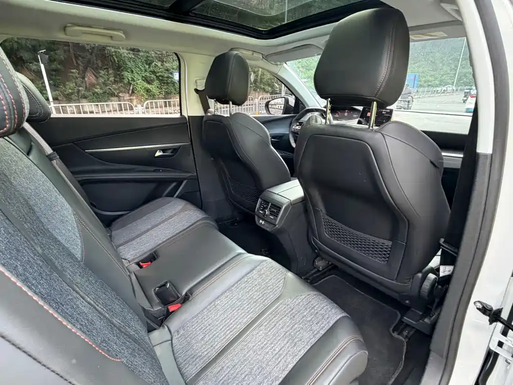 Peugeot 5008 — миниатюра 15
