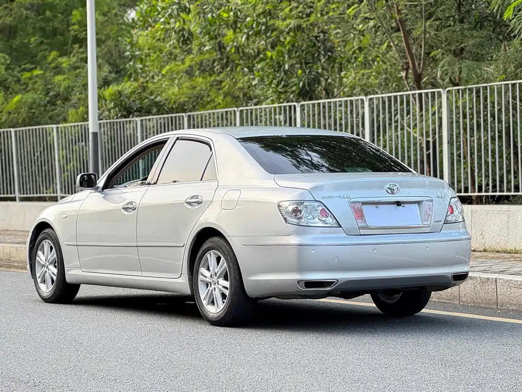 Toyota Reiz — миниатюра 4