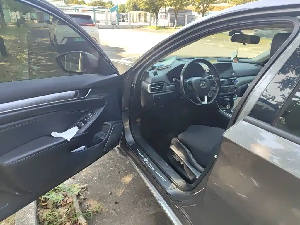 Honda Accord — миниатюра 12