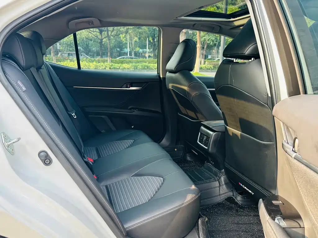 Toyota Camry — миниатюра 16