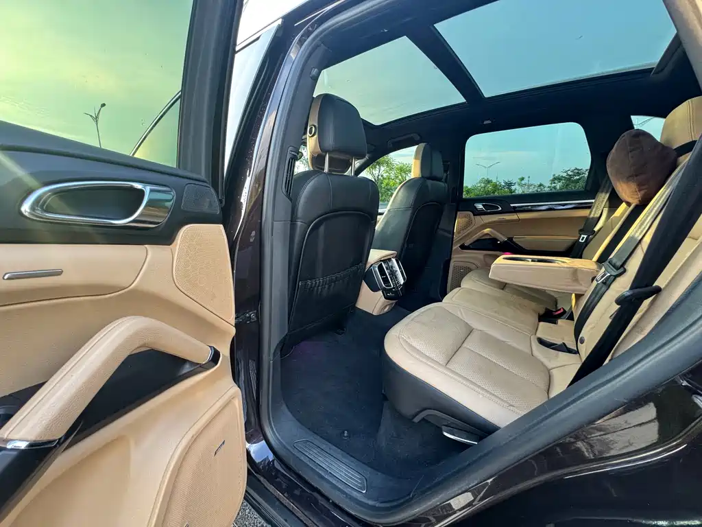 Porsche Cayenne — миниатюра 18