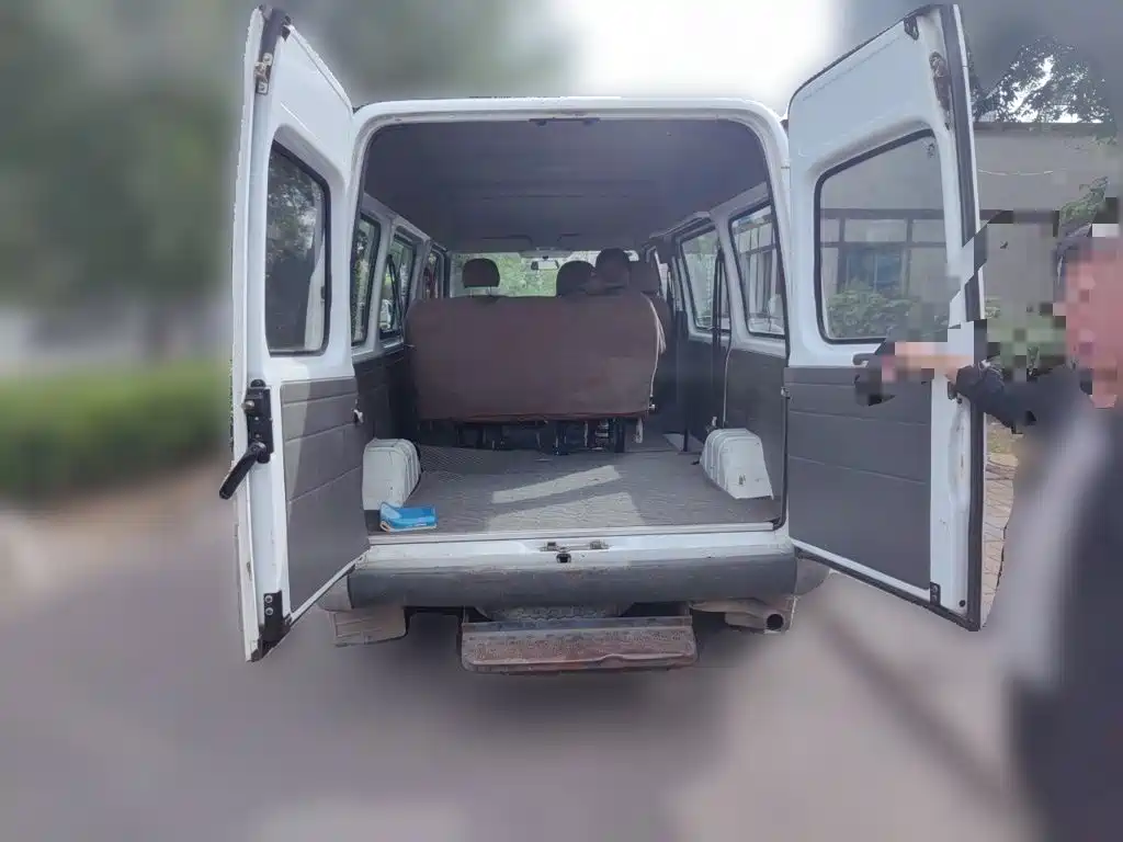 Ford Transit Classic — миниатюра 10