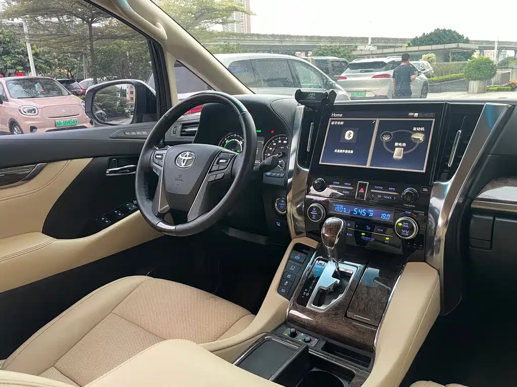 Toyota Vellfire — миниатюра 10