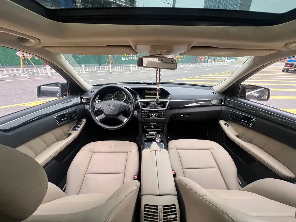 Mercedes-Benz E-Class — миниатюра 9