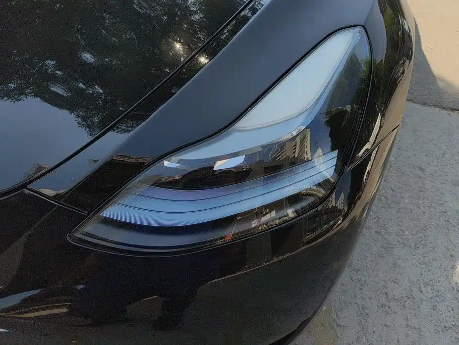 Tesla Model Y — миниатюра 5