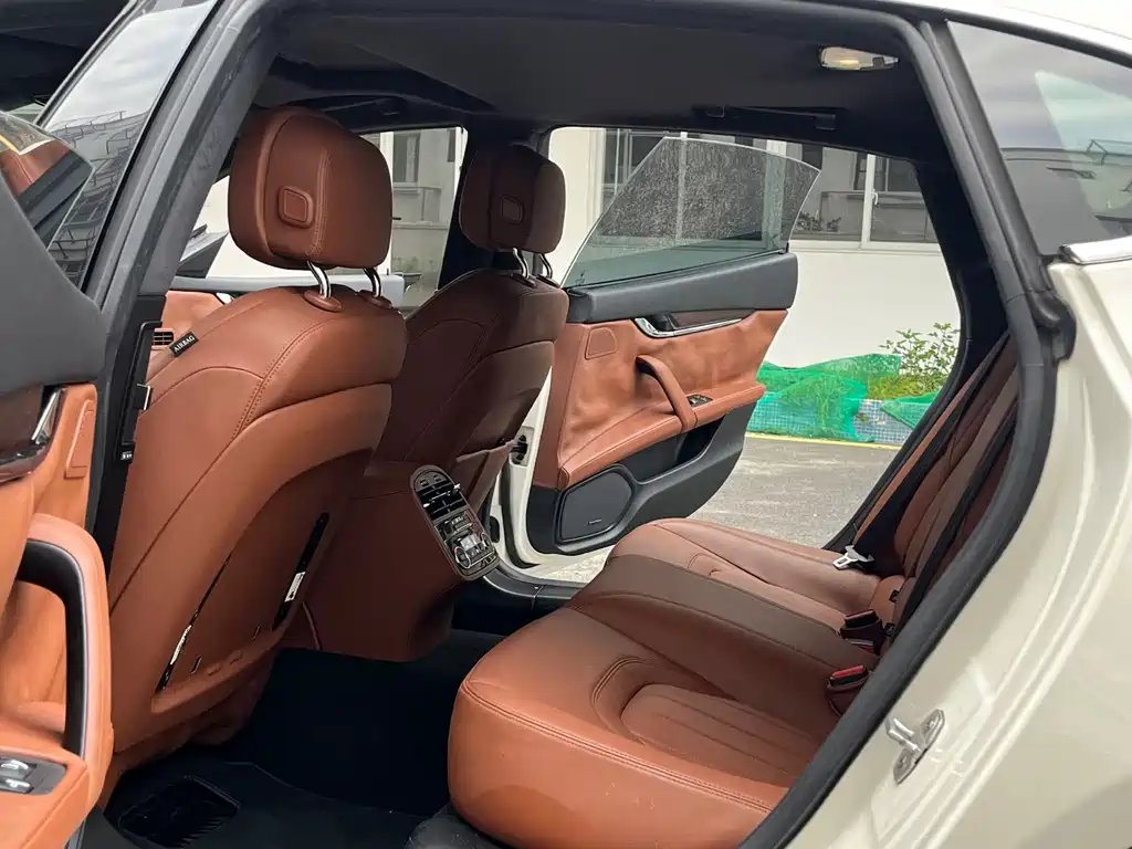 Maserati Quattroporte — миниатюра 5