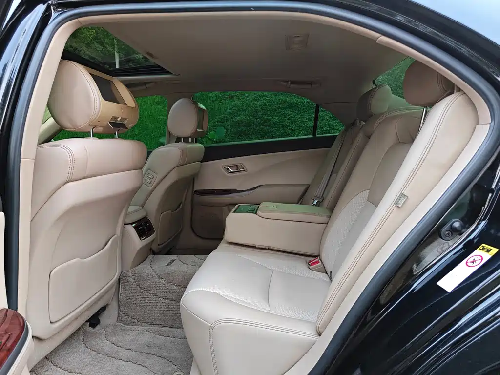 Toyota Crown — миниатюра 12