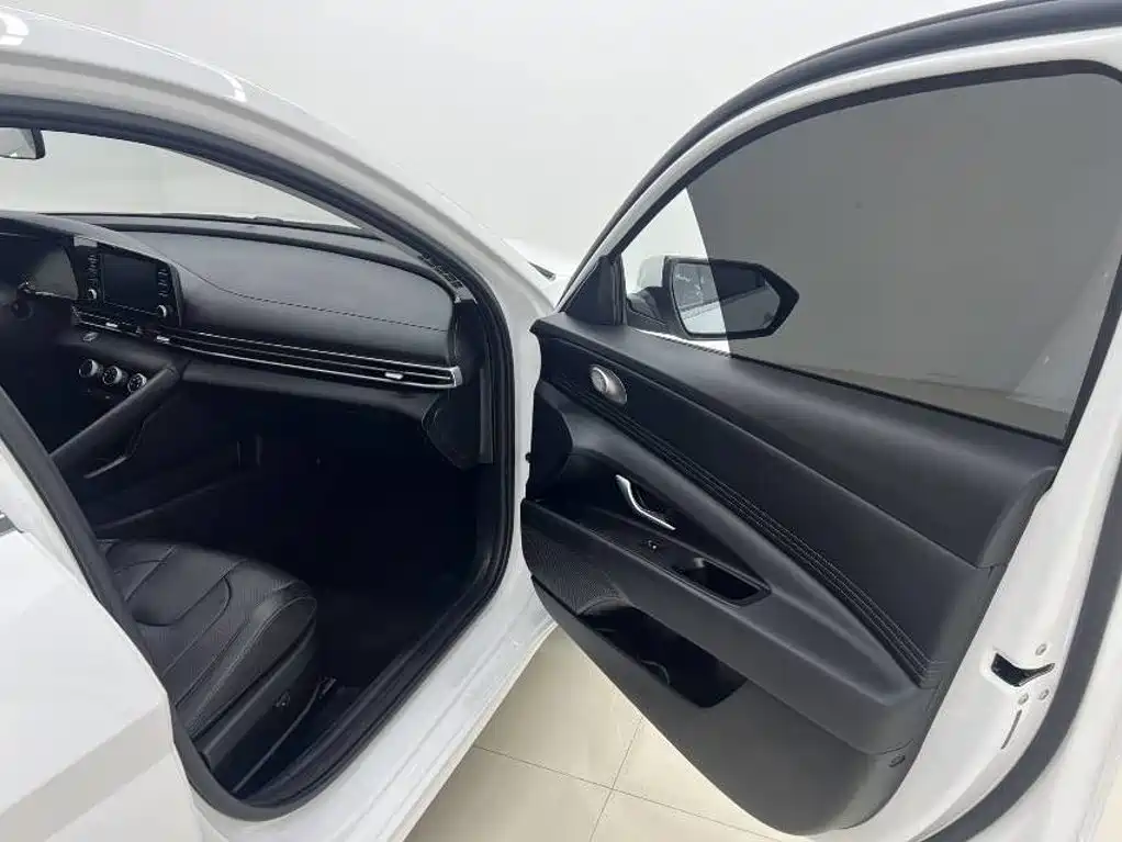 Hyundai Elantra — миниатюра 13