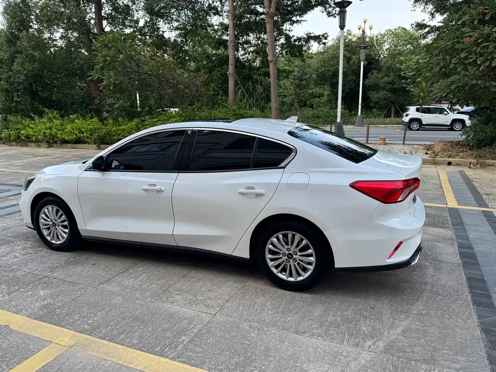 Ford Focus — миниатюра 7