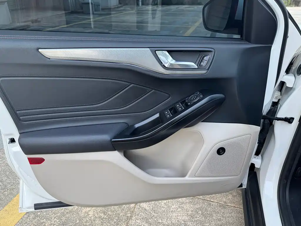 Ford Focus — миниатюра 15