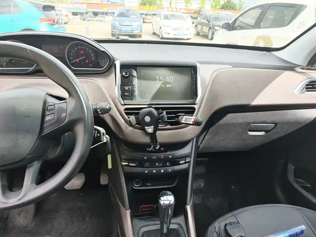 Peugeot 2008 — миниатюра 13