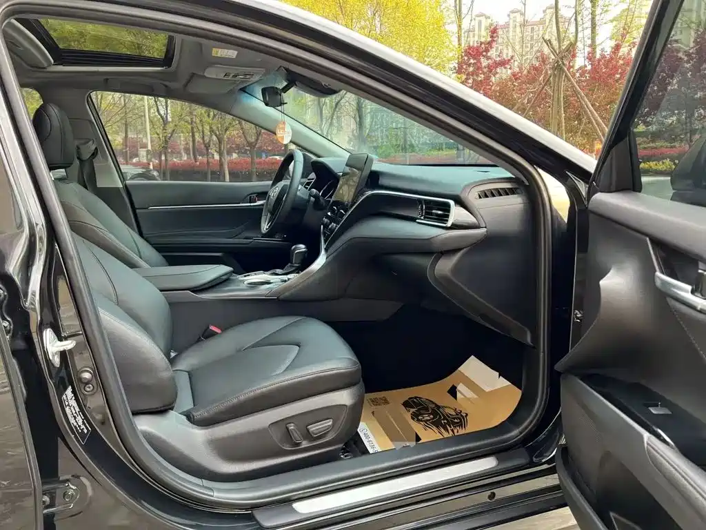 Toyota Camry — миниатюра 13