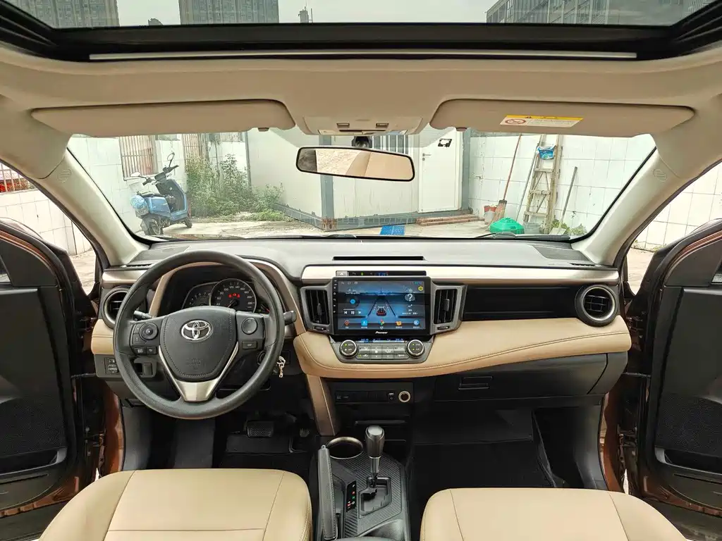 Toyota RAV4 — миниатюра 13