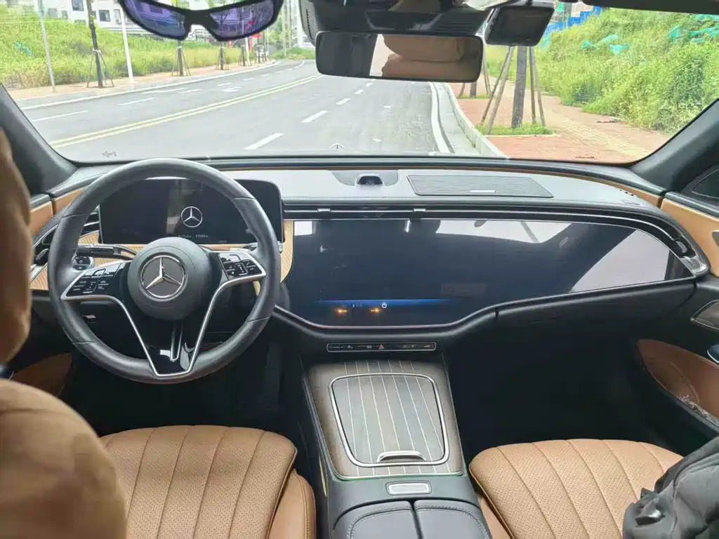 Mercedes-Benz E-Class — миниатюра 5